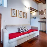 Roommo Oltrarno Lägenhet *